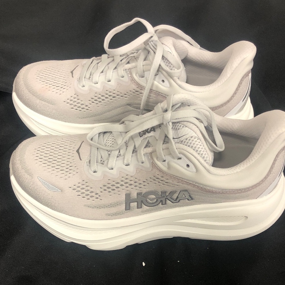 Women's Hoka Bondi 9 Sz 7.2e Shoes Brand new